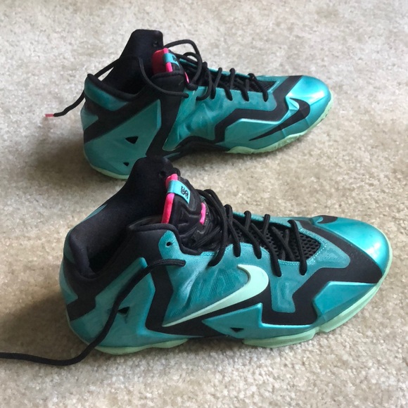 Lebron James Nike shoes - Picture 7 of 8